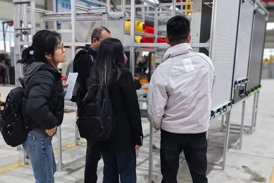 Cliente visita a fábrica